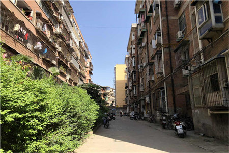 出售泰安新城悦山湖3室2厅2卫138.92平简单装修