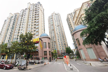 诸城市鑫园小区3室2厅2卫112.3㎡+正房+车库